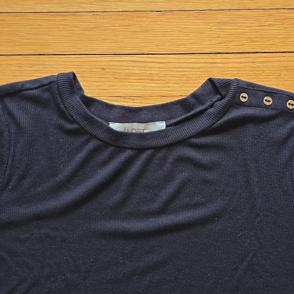 LOFT, Long Ribbed Short Sleeve Black Knit, Faux Gold Button Top, EUC, Women's S - Picture 3 of 5